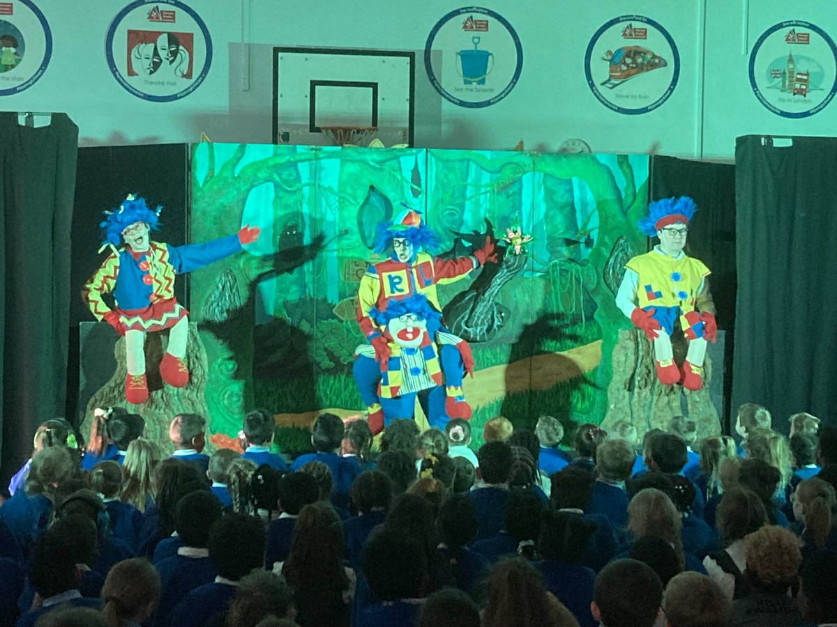 We had a wonderful time at the pantomime.  Oh no we didn't! Oh yes we did! 

#TheDSAWay #WeAreDjanogly