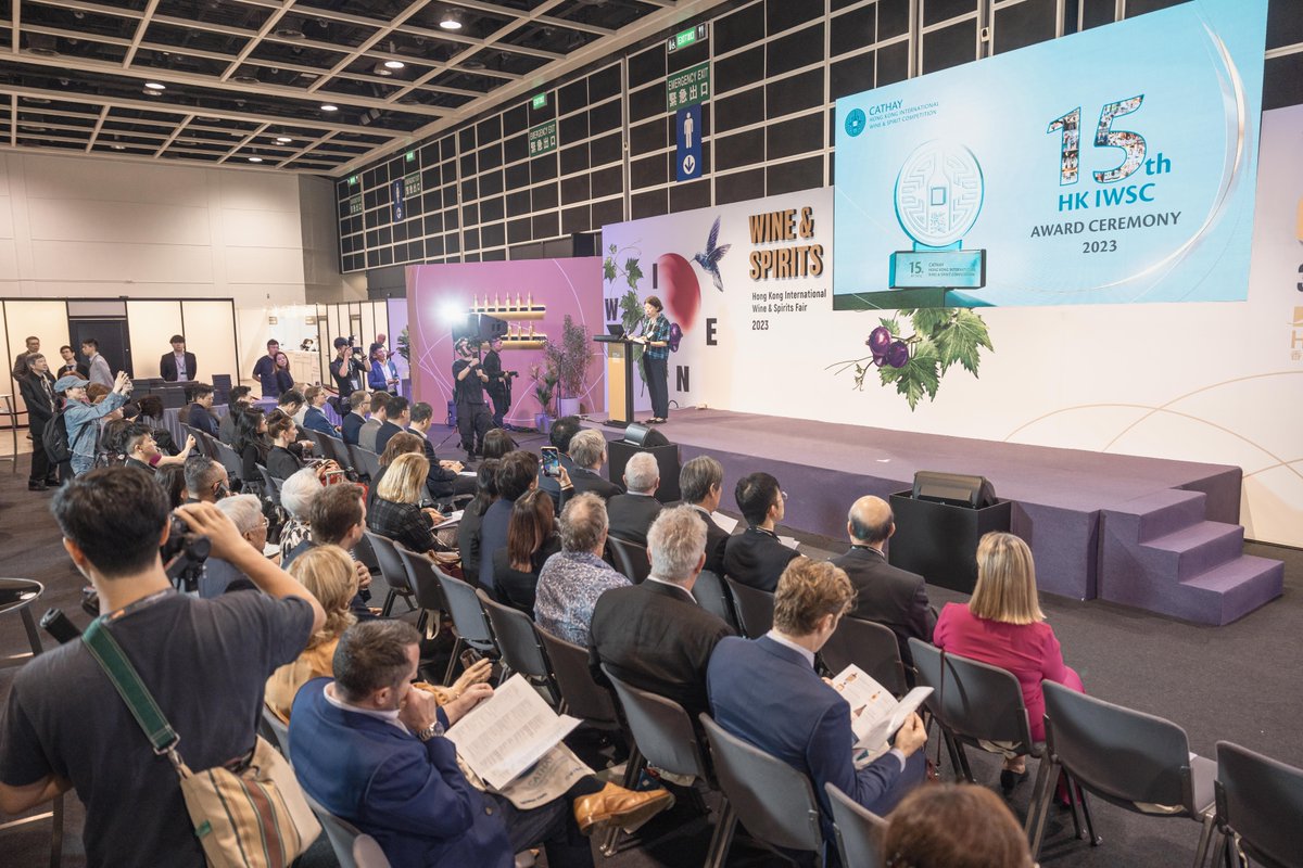 🇬🇧  Our Château Laforge 2020 receives the Gold Medal for Best Merlot at the HK IWSC competition!

🇫🇷  Notre Château Laforge 2020 reçoit la Médaille d'Or du Meilleur Merlot au concours HK IWSC!