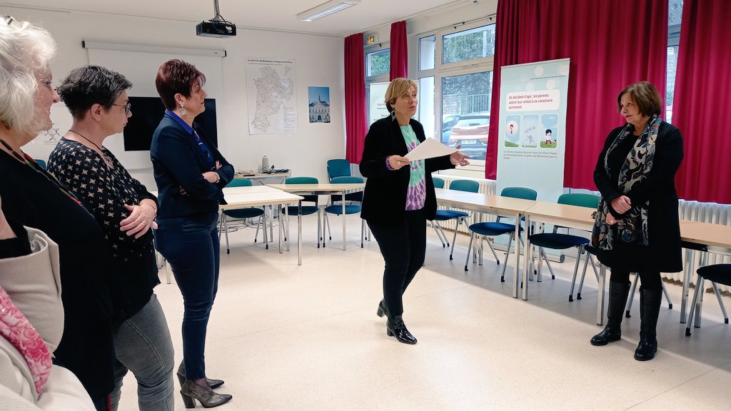 DSDEN79's tweet photo. 🙏 Madame Lambin, une IEN impliquée, à l'écoute, soucieuse de la réussite de tous et inspirante pour ses collaborateurs.
Bonne retraite à vous.
@v_guggiari @BndicteRobert @acpoitiers https://t.co/cvt5E0eBRa