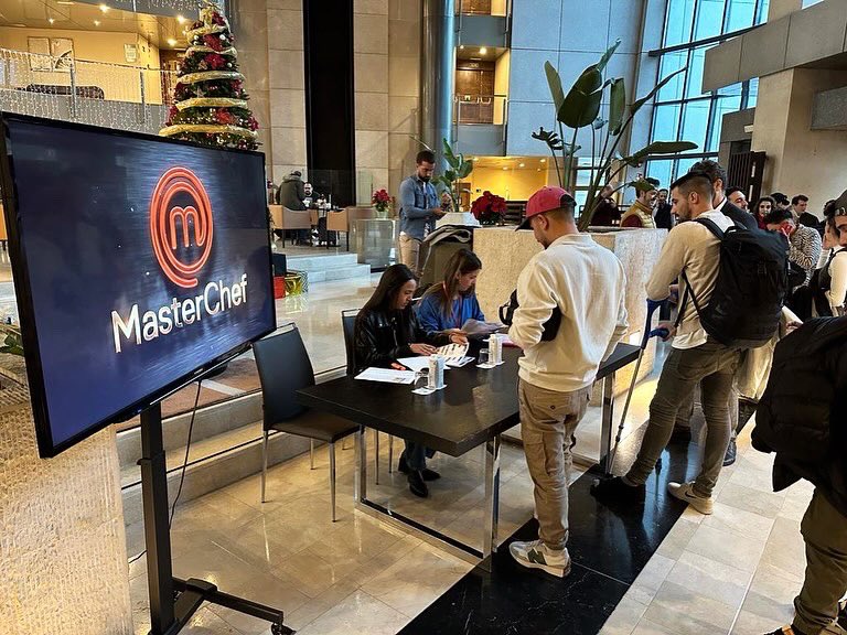 MasterChef_es's tweet photo. Ilusión, nervios y mucho talento. Así ha sido el primer #casting presencial de #MasterChef 12 que se ha celebrado hoy en el @Eurostars Suites Mirasierra de Madrid ❤️✨ https://t.co/bCihRuJQCl