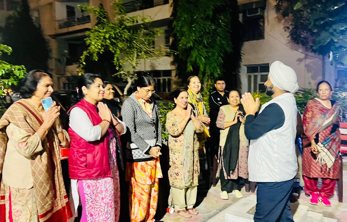 JarnailSinghAAP's tweet photo. GRAP पाबंदियां हटते ही @ArvindKejriwal सरकार के विकास कार्यों ने पकड़ी रफ्तार 🔥🔥🔥
आज Brotherhood Society, H ब्लॉक विकास पुरी में Open Gym 🏋🏻♂️🏋🏻♀️ के निर्माण कार्य का शुभारंभ कर क्षेत्रवासियों के साथ खुशियाँ बांटी और आशिर्वाद लिया ❤️
#Gym #opengyms #opengym #inauguration #InaugurationCeremony #inaugurated #development #ArvindKejriwal #AamAadmiParty #aamaadmipartydelhi
@AamAadmiParty