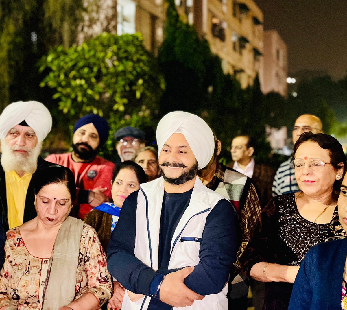 JarnailSinghAAP's tweet photo. GRAP पाबंदियां हटते ही @ArvindKejriwal सरकार के विकास कार्यों ने पकड़ी रफ्तार 🔥🔥🔥
आज Brotherhood Society, H ब्लॉक विकास पुरी में Open Gym 🏋🏻♂️🏋🏻♀️ के निर्माण कार्य का शुभारंभ कर क्षेत्रवासियों के साथ खुशियाँ बांटी और आशिर्वाद लिया ❤️
#Gym #opengyms #opengym #inauguration #InaugurationCeremony #inaugurated #development #ArvindKejriwal #AamAadmiParty #aamaadmipartydelhi
@AamAadmiParty