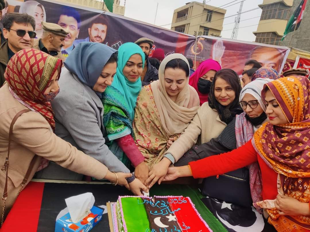 shigari_hasnain's tweet photo. پاکستان پیپلزپارٹی کی قیادت کارکنوں،جیالوں اور تمام جمہوریت پسندوں کو پارٹی کا56واں یوم تاسیس مبارک ہو۔ ہم آج کے دن قائد عوام شہید ذوالفقار علی بھٹو اور شہید محترمہ بینظیر بھٹو کی جدوجہد کو سرخ سلام پیش کرتے ہیں۔
#JiyeBhutto
#PPP56thFoundationDay
#PPPFoundationDay
#PPPG https://t.co/VGWYzpRTfJ