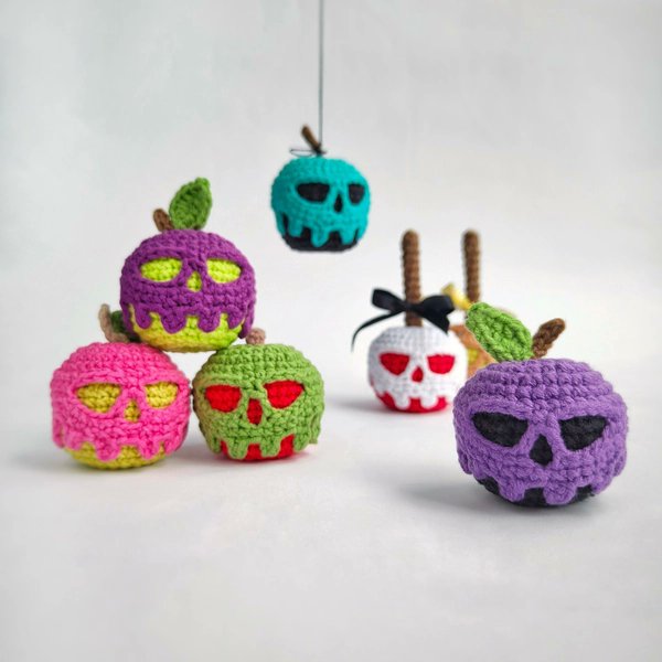 PadTaaii's tweet photo. I just received Mini poisoned apple CROCHET PATTERN from themicahsmith via Throne. Thank you! https://t.co/oJpJdwYDxV #Wishlist #Throne https://t.co/SKYNkmAfap
