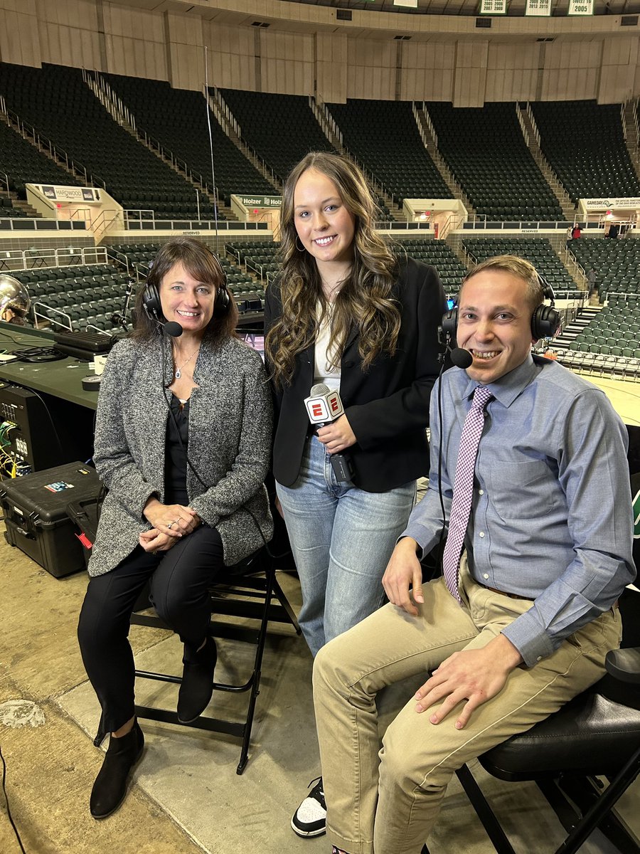 Jilliandsanders's tweet photo. First time doing sideline for ESPN+! What a fun match up last night for the Ohio WBB Game. Excited for more games in the Convo this season! @OhioWBasketball https://t.co/Gz3nLKeE0I