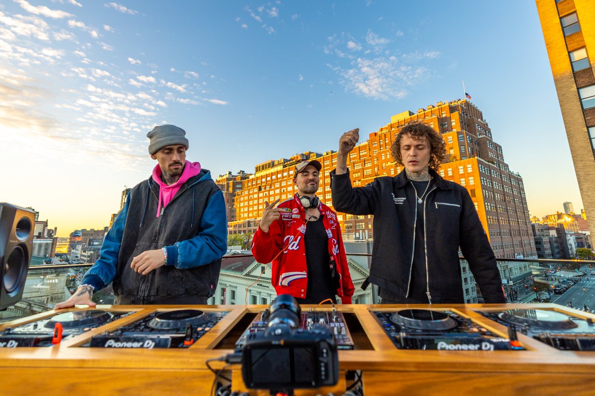Armada's tweet photo. Have you watched our new #ArmadaInTheMix New York?
This time @CheatCodesMusic takes over the decks on the rooftop of our New York Office❤
Make sure to check it out here: https://t.co/tYf6OYeinm https://t.co/NXK0uUL27h