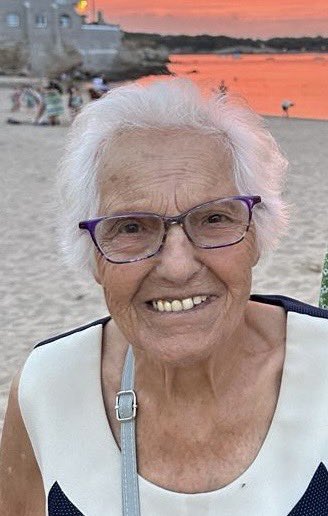 Avui ens ha deixat Delmira Campos Zaera que va néixer, l’any de la republicà de l’esperança, al poble aragonès de Fortanete. Una dona de la classe obrera, valenta, austera i generosa. 

 🟥 Sempre va tenir clar a qui tenia que votar!

Gràcies mare, per tot i per tant. T’estimo!