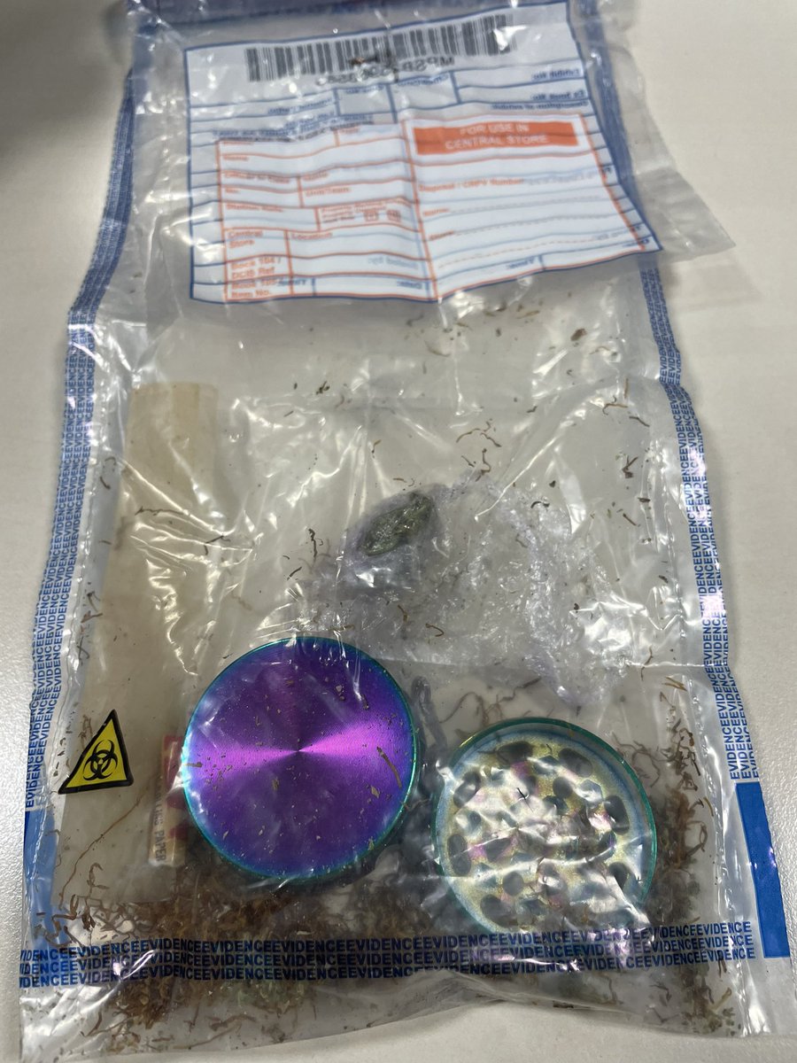 #Leabridge officers conducted foot patrol today targeting Leyton Manor Park which resulted in one person found in possession of cannabis and has been given written warning (Com Res).