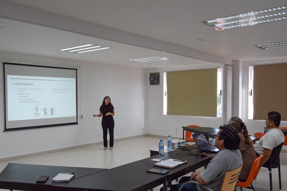 MaBioAplicadas's tweet photo. 📣 Presentación del protocolo de tesis de la alumna del primer semestre de la cuarta generación de la Maestría en Biociencias Aplicadas, Q.F.B. Carmen Abril Ojeda Aldana. La presentación se realizó de manera presencial a los miembros del comité tutoral. https://t.co/K1R0Yj4zuT