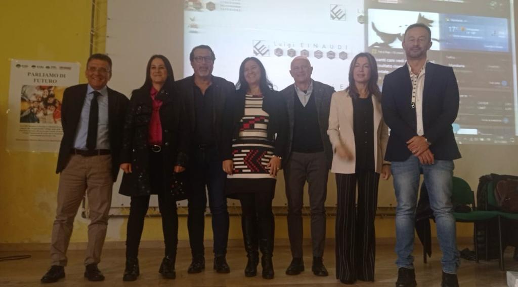 CislPuglia's tweet photo. Iniziativa "Parliamo di futuro" a Manduria studenti I.I.S.S. "L. Einaudi", @CastellucciAnto: Su #sicurezza #lavoro #futuro riteniamo necessario partire dall’approccio didattico-scolastico. In questo nostro percorso vogliamo rendere veri protagonisti i #giovani https://t.co/iq63dcpL7T