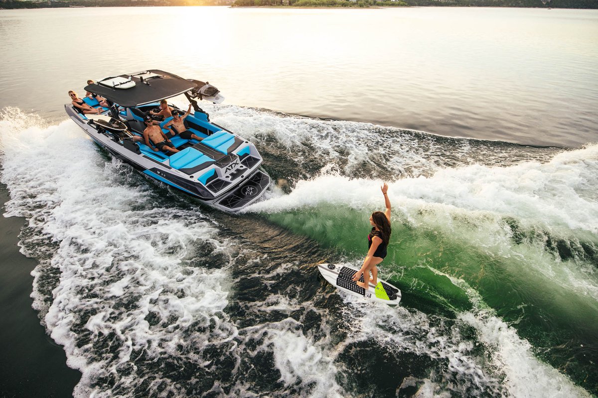 atxboats's tweet photo. Surfing every season. https://t.co/nHCIPHW9g3