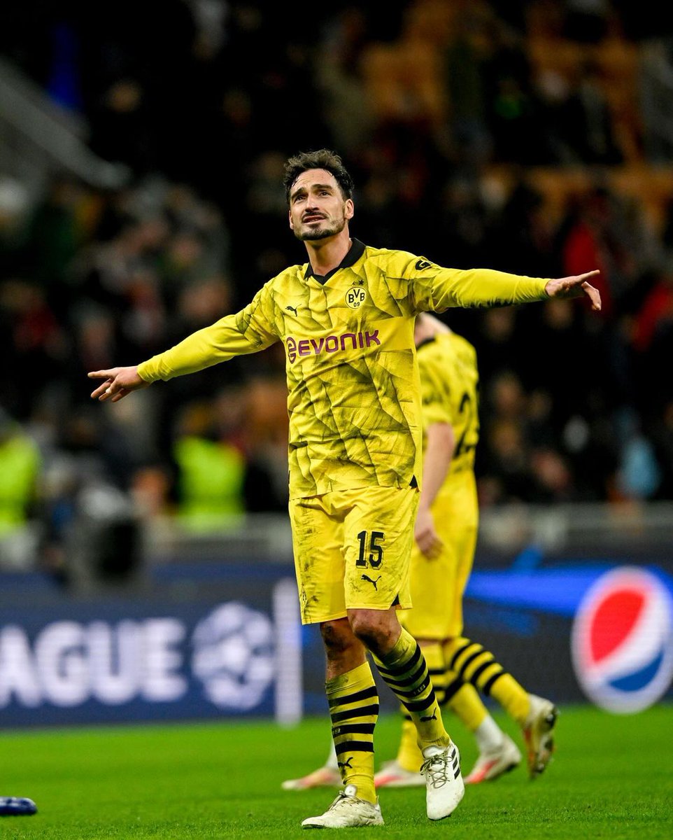 thebvbpod's tweet photo. Two big wins and prep for the big weekend🎙️
📈 #BVBBMG and #ACMBVB
🐐 Jamie Bynoe-Goat
🍷 Mats Masterclass
⚔️ #B04BVB Preview
LISTEN 🎧 https://t.co/DKfIU1QY8Y
#theBVBpod | #BVB 🖤 💛 https://t.co/r0MLMdActl