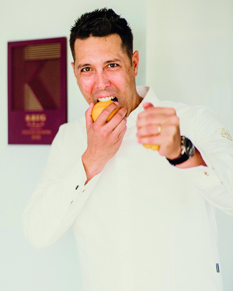 Rui Silvestre, Chef of Krug Ambassade Vila Nova de Cacela in Portugal chose a traditional yellow lemon, the most iconic fruit of his region, the Algarve, to prepare his Krug x Lemon recipe, Red Mullet and Squid to pair with a glass of Krug Grande Cuvée 171ème Édition.