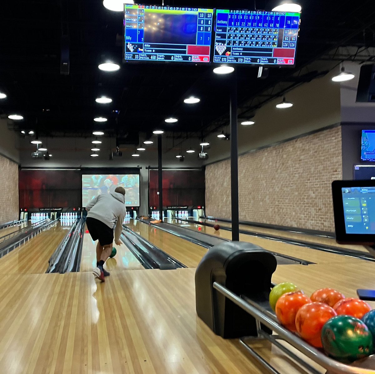 Members of the SMML went bowling this month as a bonding event! Thank you to everyone who came- we had a great time getting to know each other better 🎳