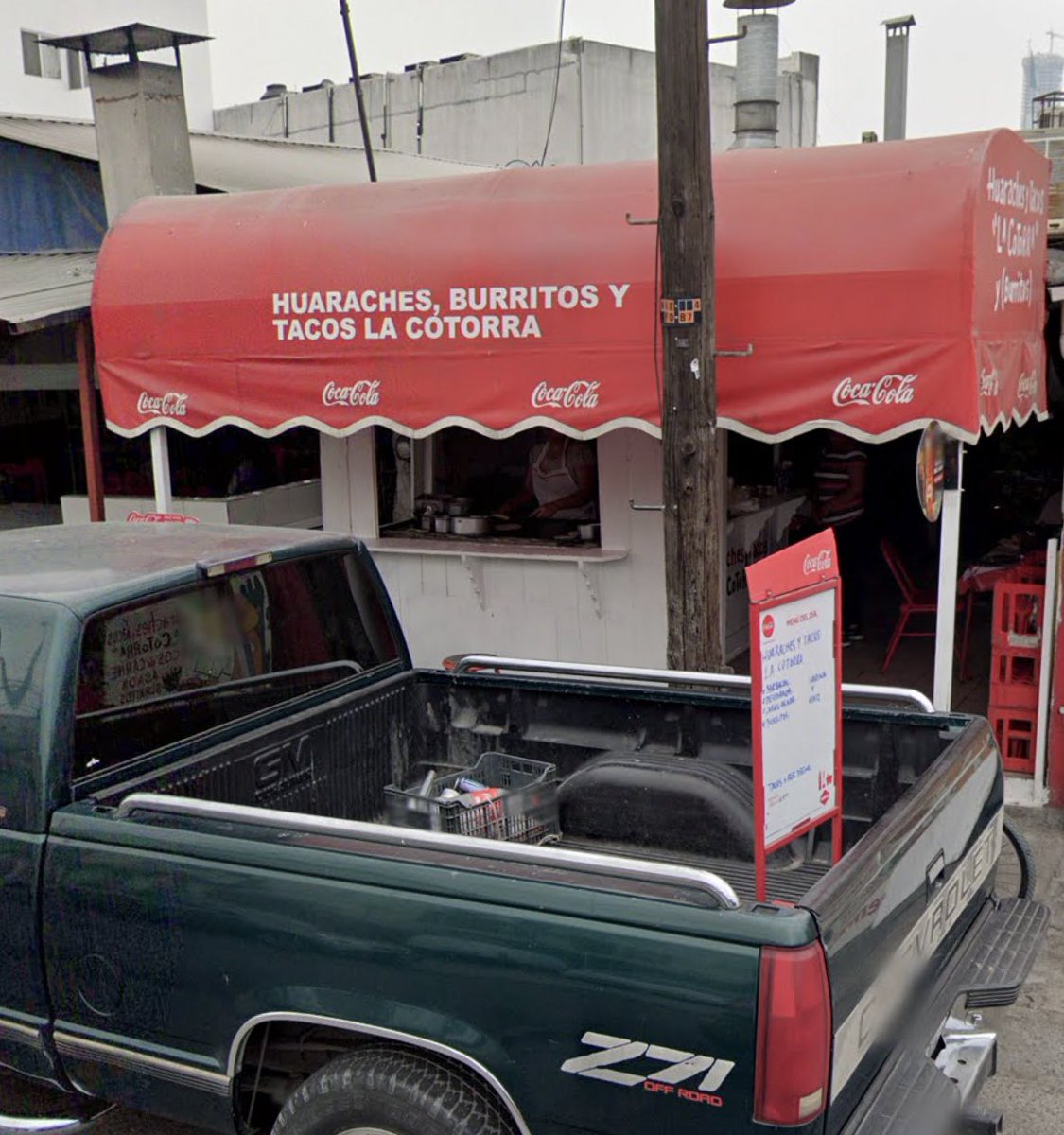rocketmartinez's tweet photo. “Usando solo un restaurante, dinos donde fuiste a la facultad.”
Ir a comer tacos de carne asada a las 9 de la mañana y salir apestando a cebolla asada 🫰🏼 https://t.co/ZQCSZBRJUC