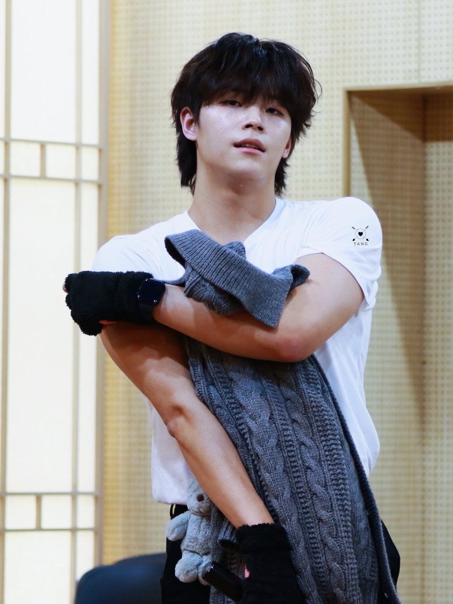 231111 비트로드 대면 팬사인회
🔥
#고스트나인 #GHOST9 #손준형 #SONJUNHYUNG