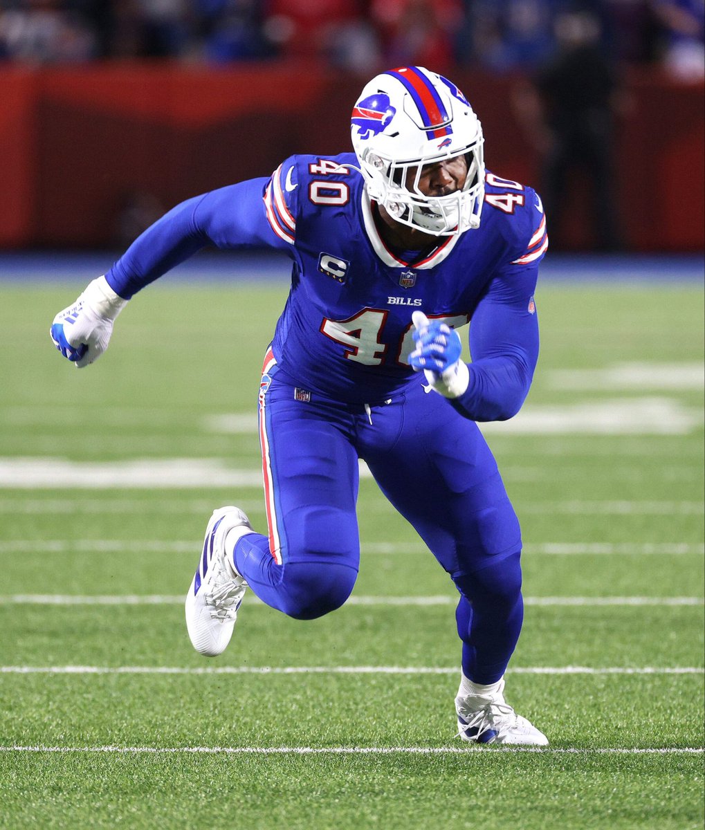 NFLRT's tweet photo. BREAKING: Bills LB Von Miller has an active warrant out for his arrest in Dallas, per @wfaa.

Miller is being accused of assaulting his pregnant girlfriend. https://t.co/QIFKmnVlvJ