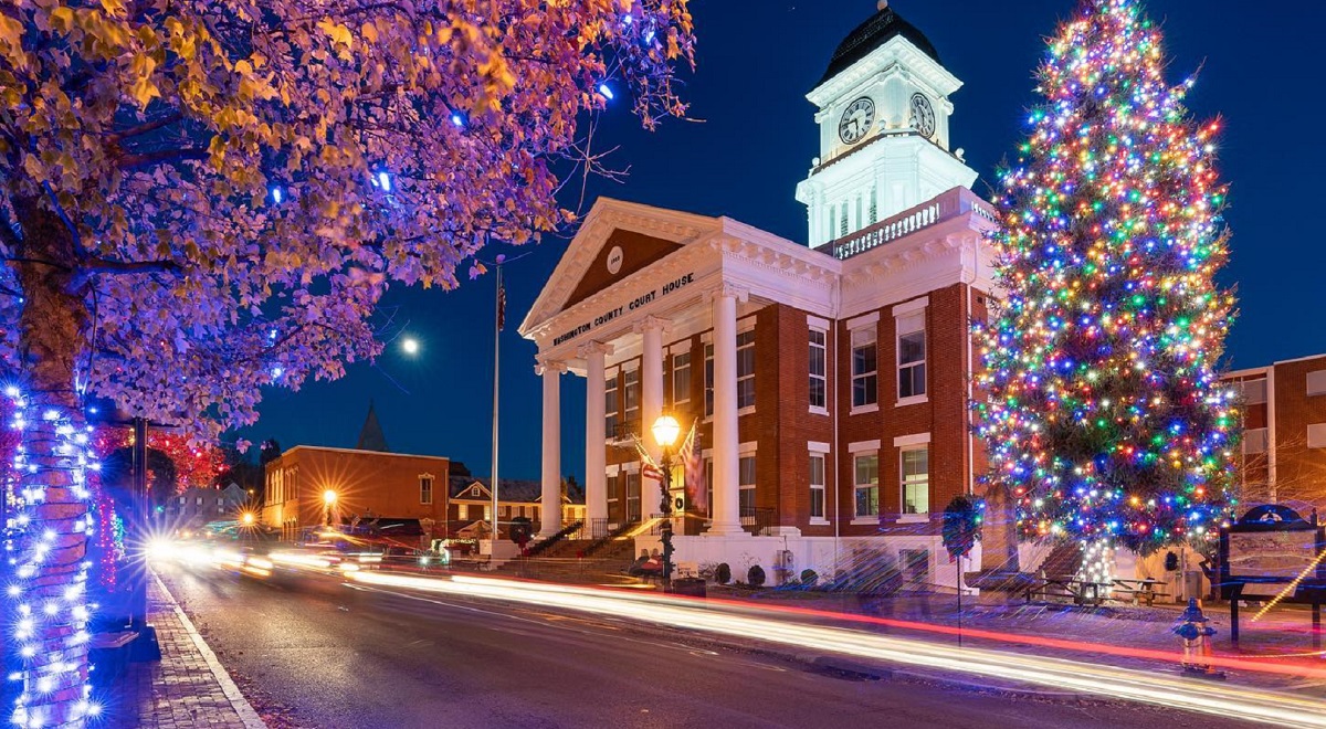 Our neighbors just down the street in @jonesborough are making the most magic on Saturdays this season! Check their page for event times and add them to an afternoon itinerary for your visit to Northeast Tennessee.