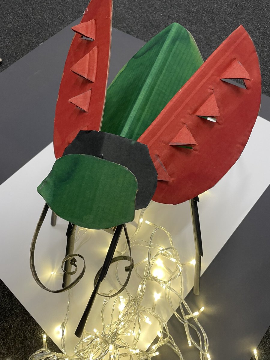Staffaburdon's tweet photo. Such an amazing day with Soraya Phillips making these wonderful light sculptures #DHSBCCW https://t.co/1wdFEm8E3a