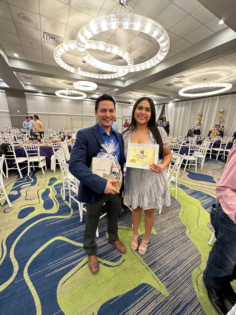 NormaBarbosa519's tweet photo. Tiempo agradable!!
#cena #premiacion #mchi💜#voleibol🏐 #mcallen #tx #mchivolleyball #awardsbanquet @McallenHigh 💜👏🏐🥳 https://t.co/autXrQz2ch