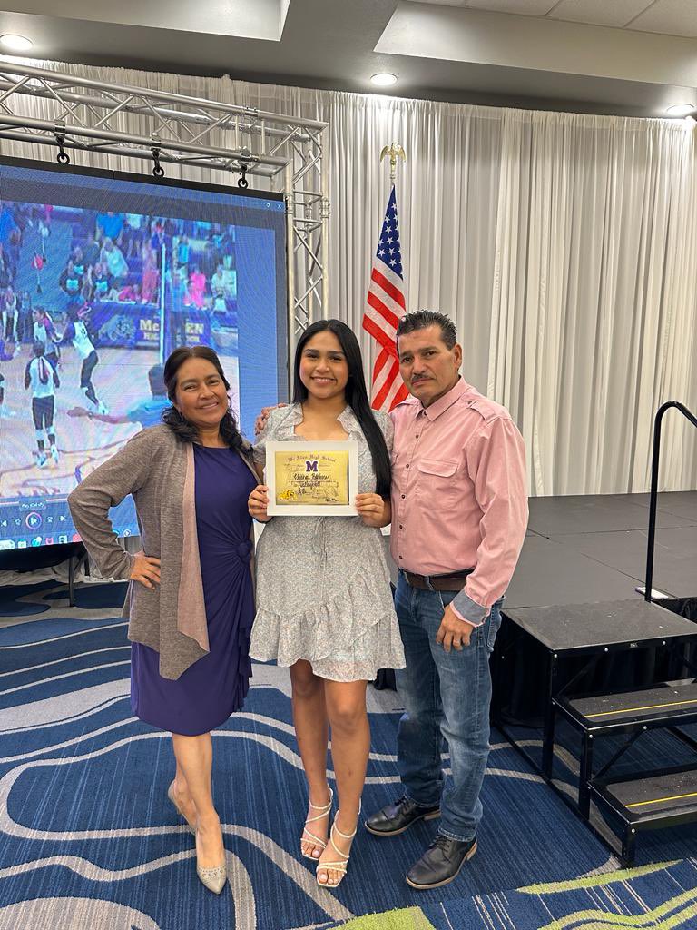 NormaBarbosa519's tweet photo. Tiempo agradable!!
#cena #premiacion #mchi💜#voleibol🏐 #mcallen #tx #mchivolleyball #awardsbanquet @McallenHigh 💜👏🏐🥳 https://t.co/autXrQz2ch