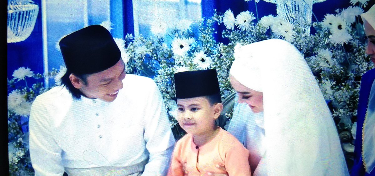 _ayufarahayu_'s tweet photo. Finally... Hepi ending β€οΈβ€οΈ... Jamie get married... Yeaaa. Jamie x duda dah... πππ... #myfamousexboyfriend #teamJamiee #jamieCDC #nadhirnasar https://t.co/IrcH6LTneI