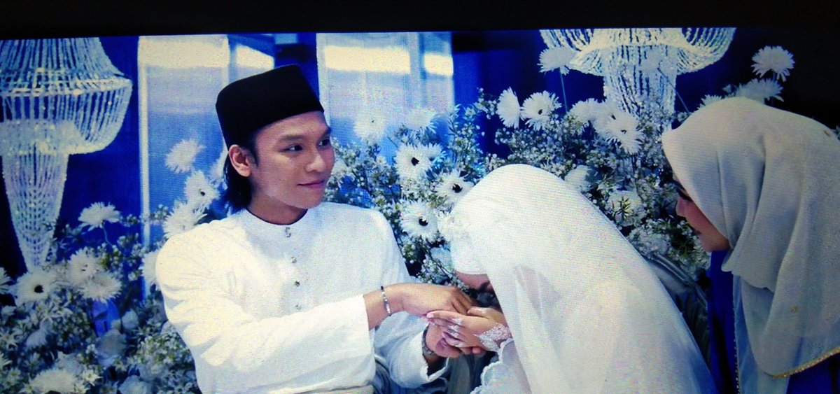 _ayufarahayu_'s tweet photo. Finally... Hepi ending β€οΈβ€οΈ... Jamie get married... Yeaaa. Jamie x duda dah... πππ... #myfamousexboyfriend #teamJamiee #jamieCDC #nadhirnasar https://t.co/IrcH6LTneI