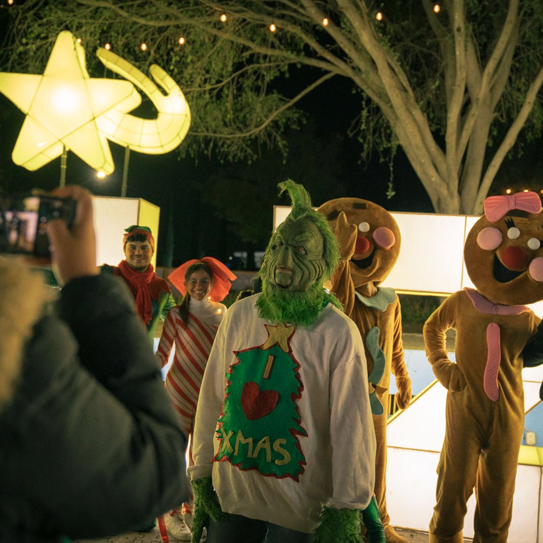 luztopialeon's tweet photo. Quién quiere foto con El Grinch‼️😬😄🤪 Etiqueta al amigo más Grinch que tienes y avísale que ya volvió para tomarse la foto en LUZTOPÍA🌟 Comparte tus mejores momentos📸 con El Grinch y no olvides etiquetarnos😉

Adquiere tus 🎟️ en https://t.co/ZgQM30hSZW o en Taquilla. https://t.co/ijSmtFCulB