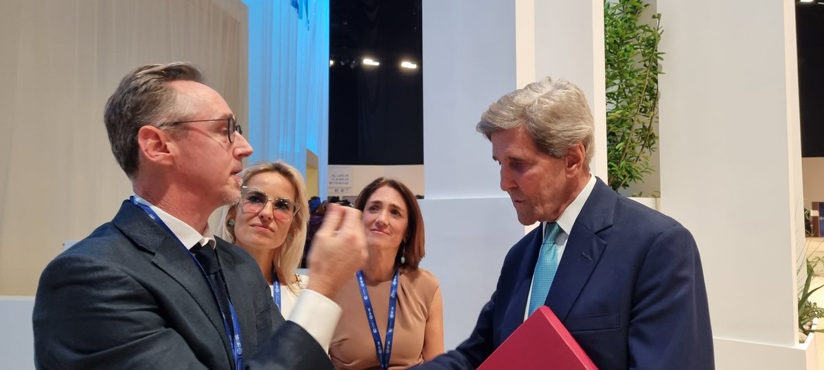 sioconnell1's tweet photo. Thank you @JohnKerry for giving me the opportunity to highlight the importance of #SolarMiniGrids as a key part of the just, inclusive and equitable #energytransition
& for your leadership.
@COP28_UAE @EnergyAlliance https://t.co/V5ueaLMFWd
