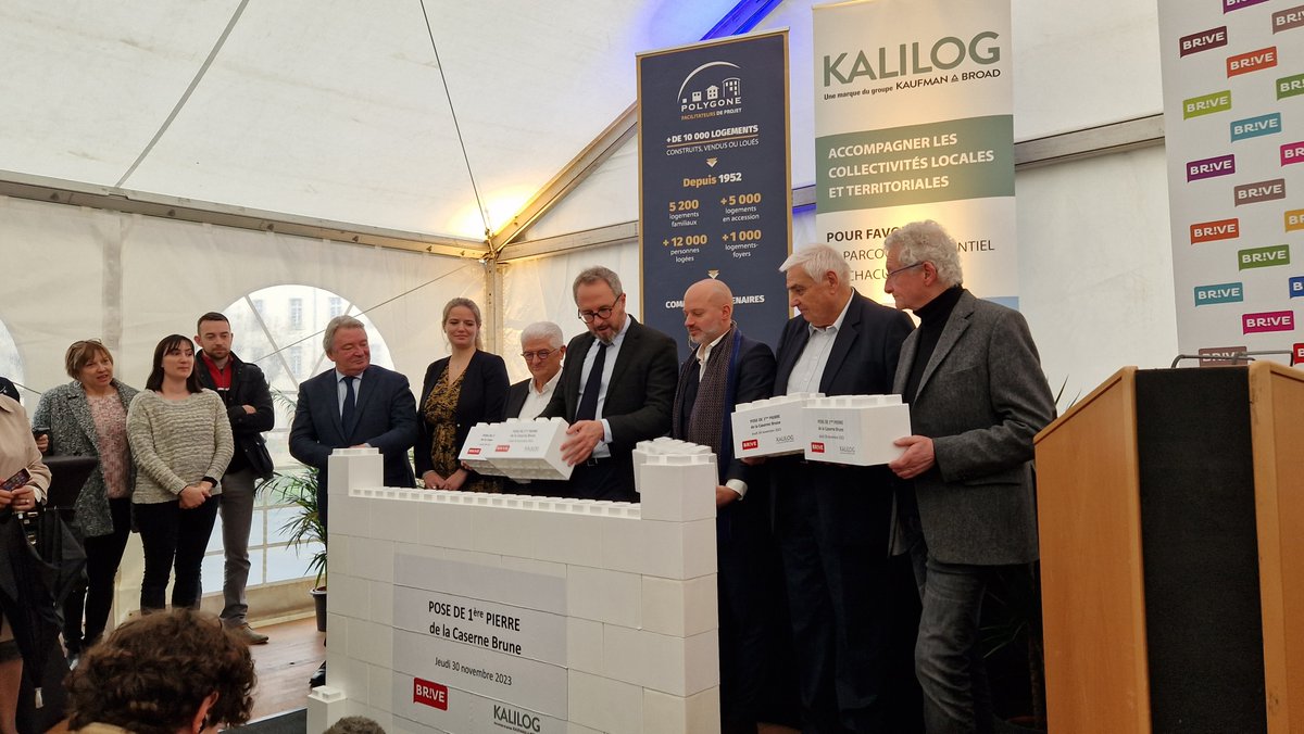 PolygoneSA's tweet image. 🏠 | 𝐁𝐫𝐢𝐯𝐞 (𝟏𝟗)
👉 Ce matin, pose de la première pierre du projet de réhabilitation de l'ancienne Caserne Brune avec @villedebrive, Kalilog, filiale de @KaufmanetBroad &amp;amp; Edenis. 28 appartements locatifs et 95 lgts pour personnes âgées. RDV fin 2025.
#logement #habitat