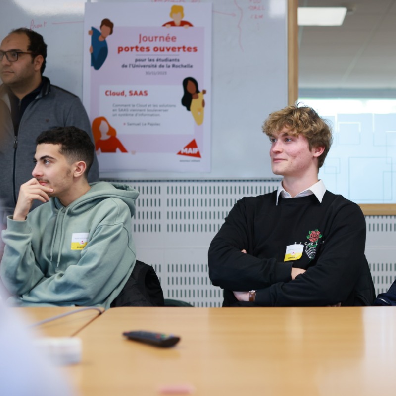 MAIF's tweet photo. Nous sommes partenaires de @UnivLaRochelle 🤝
 
Avec ce nouveau partenariat, nous souhaitons contribuer à l'insertion professionnelle des étudiants et jeunes diplômés de l'Université, et faire connaître les métiers pour lesquels #MAIFRecrute.