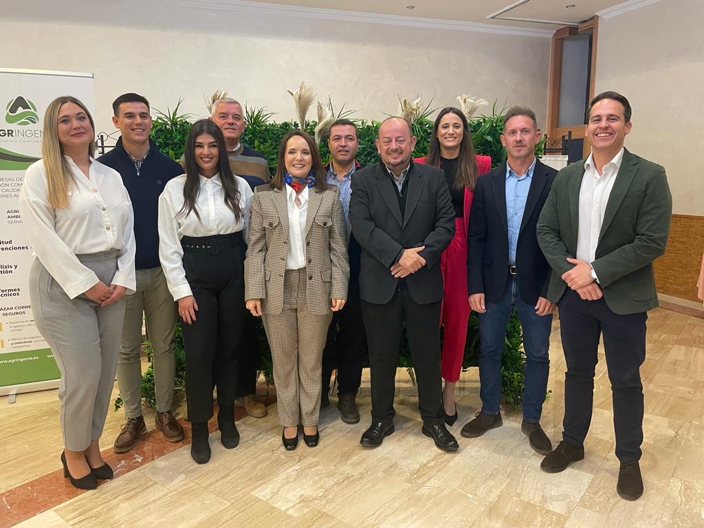 UCAMCatedraRSC's tweet photo. 👨‍🌾Más de 100 empresarios agrícolas han participado esta mañana en la I Jornada de Novedades en el Seguro Agrario de @agringenia. 🫒

@victormexeguer y @agrinalcazar  han abordado el tema de las ayudas a los programas operativos de las #OPFH. https://t.co/bN4B6l2BF2