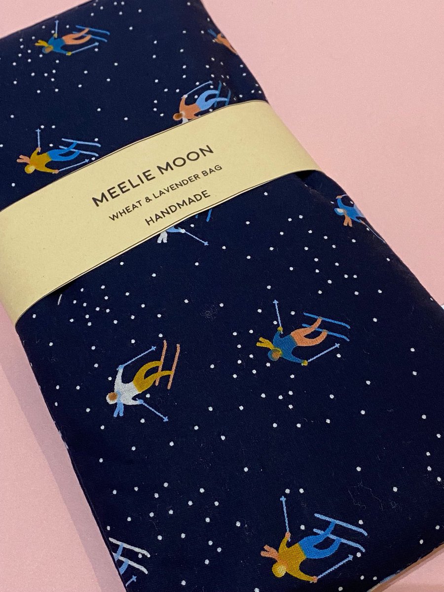 meeliemoon's tweet photo. #shopindie #indiebiz #madeincornwall #smallbiz #buylocal #craftbizparty #thursdayvibes Do you know someone who loves to ski? Send them a warm hug with a ski print wheat bag Β£11.85 #skiing #ski #mountains #heatbag #wheatpack https://t.co/T6S7Uiv62b https://t.co/eqoSOmBX02
