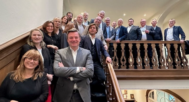 ChambreNCGP's tweet photo. A l'initiative du #Bipar, réflexions en cours à Bruxelles avec les associations européennes sur les sujets européens liés à la Stratégie d'investissements de détail (Retail Investment Strategy - #RIS) et à la protection des épargnants. 👌@NDucros https://t.co/Zygksphw0T
