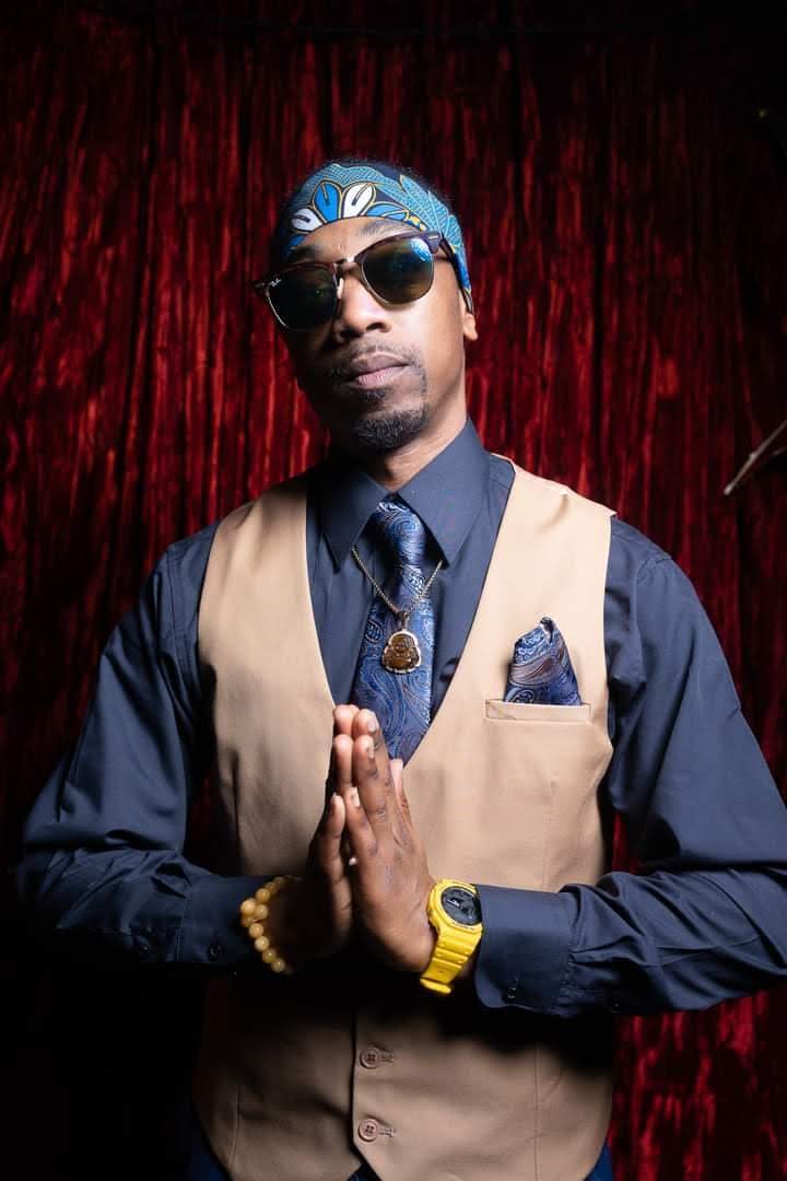 On my mama... 
On my hood...
I look fly...
I look good!