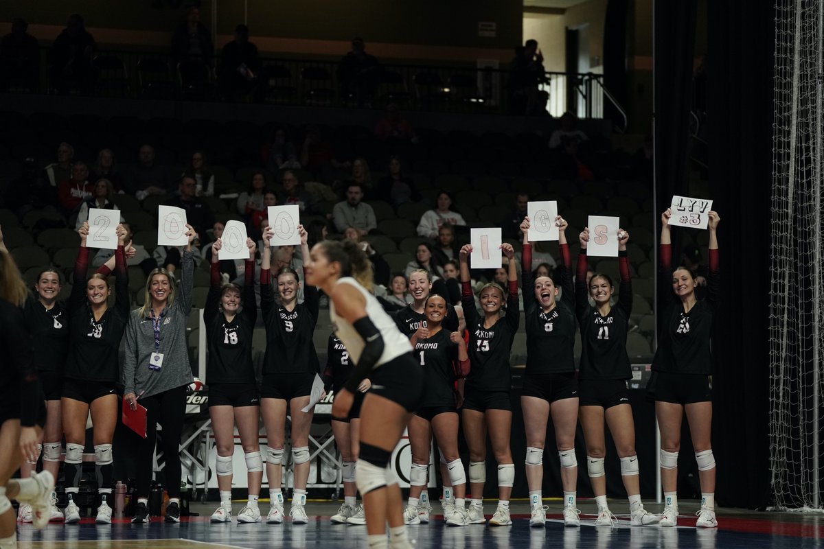 With her seventh dig of the match, Alyvia Smith has eclipsed 2,000 career digs!

Congratulations Alyvia!

#RollCougs