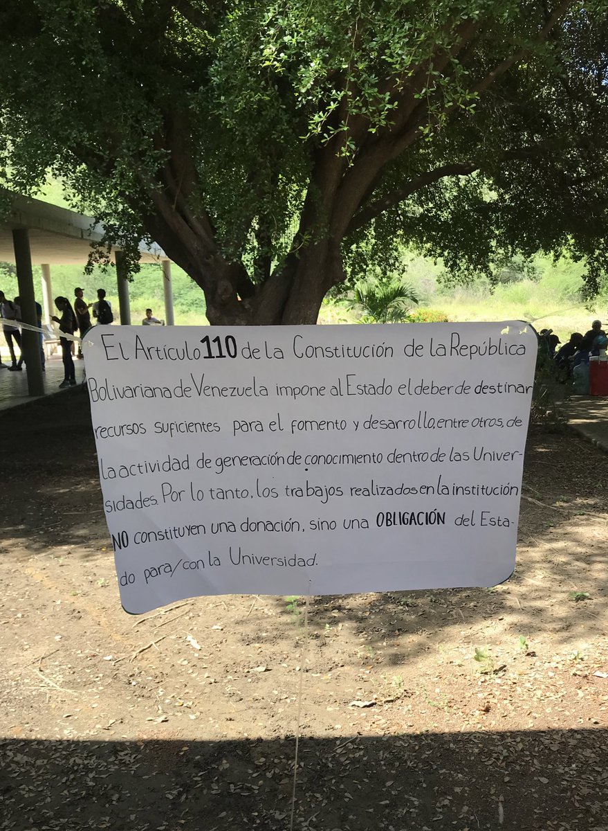 astudillodavid7's tweet photo. El gobernador de Anzoátegui estuvo entregando trabajos de “recuperación” en la Escuela de Medicina y le dejamos un mensaje claro: no es una donación, es su OBLIGACIÓN 🗣 https://t.co/e7U7vzvedb