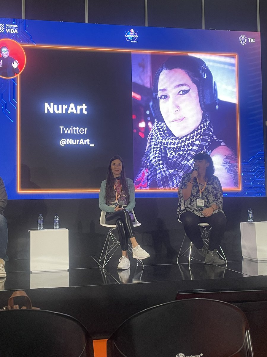 estrujamentes's tweet image. “Un artista debe siempre mantenerse fiel a si mismo, porque siempre las oportunidades vuelven” @NurArt_ en @Col4punto0 #LaEraDeLaIA