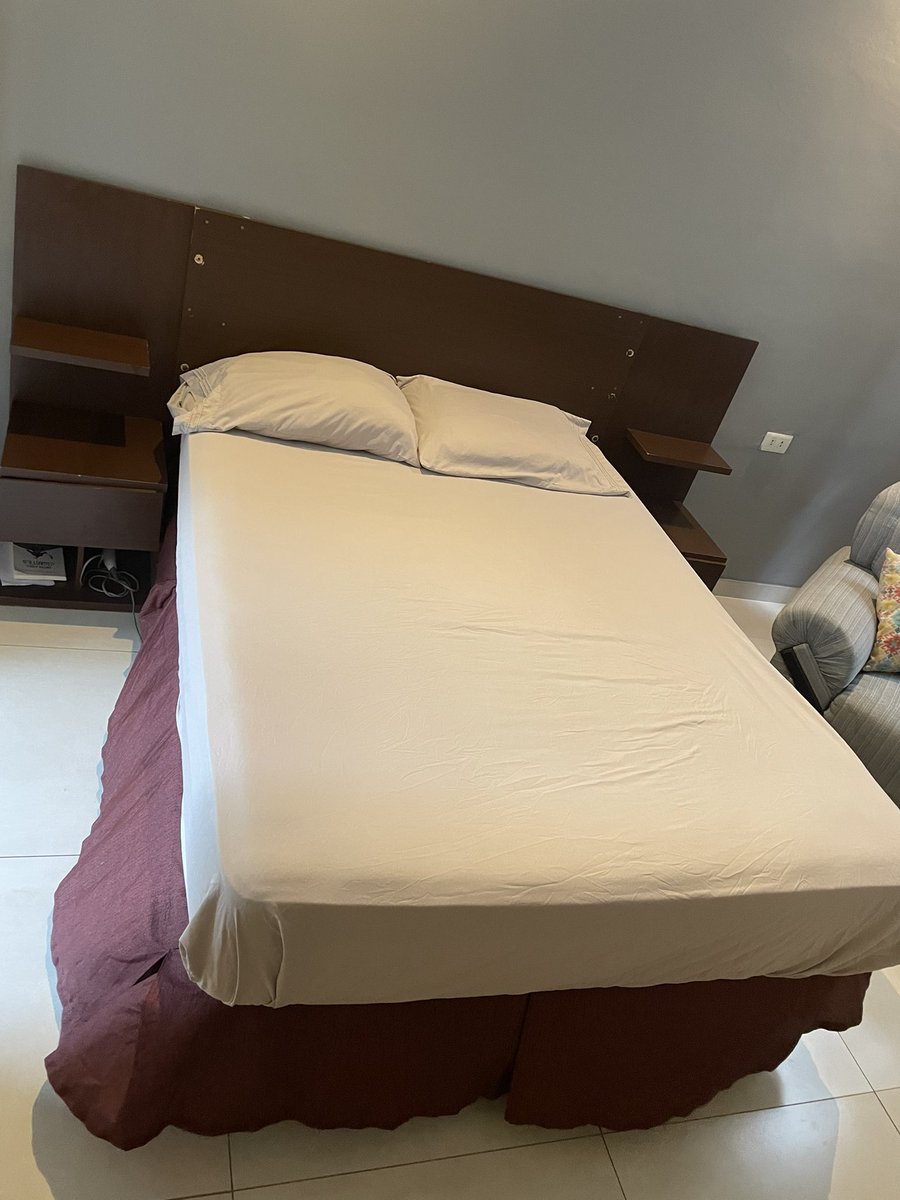 joselogh's tweet photo. A la venta, así completito, cómoda, relajante, para hacer cucharita, soñas luego que tu ex nunca te mintió, que Cerro ganó la Copa, que se vino la 4ta para la franja, que Peña funciona como presi, nambre! 160x190 el tamaño! 1.200.000. Super negociable! Se agradece el RT SIIII? https://t.co/epM6CWzQhQ