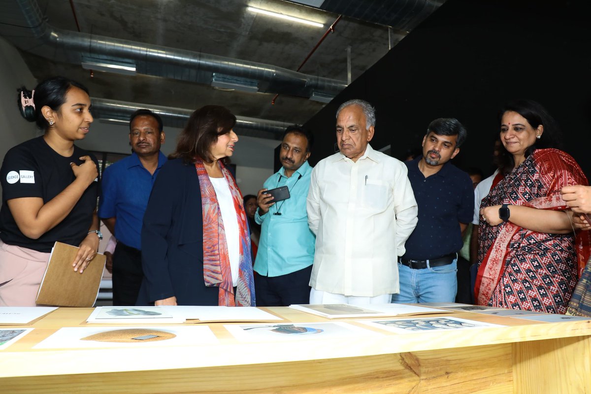 Hon. Minister Sri @NsBoseraju inaugurated Science Gallery Bengaluru's CARBON exhibition today. Other dignitaries such as @kiranshaw, INS Prasad, @JahnaviPhalkey, @DrCaur, @pavan_malapati were present. 

#ScienceGallery 
#CARBONExhibition