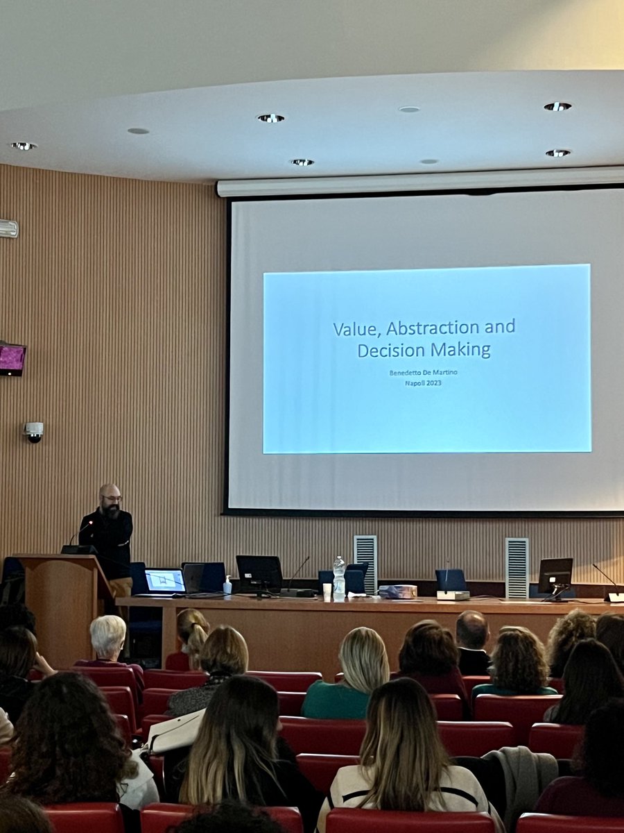 NeapolitanBrain's tweet photo. Lecture
Prof. B. De Martino (UCL, Londra): “Value and abstraction in decision making” #NBG23 https://t.co/gvMww7d76a