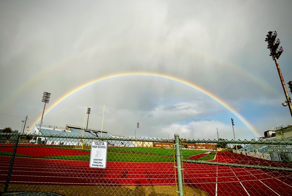 “Try to be a rainbow in someone’s cloud.” - Maya Angelou Beautiful morning greeting at @YsletaHS today 🌈 Have a wonderful day! #ThankfulThursday #YsletaMentality