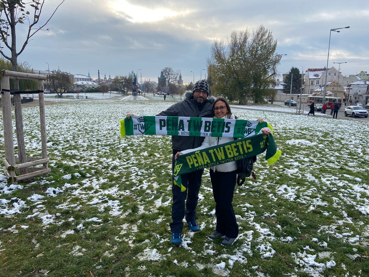 PBTwBetis's tweet photo. 💚Nuestra peña se hace cada vez más numerosa en las calles de Praga.

@RealBetis | @PBTwBetis

#PeñaTwBetisOnTour https://t.co/J4RXLkCBXF