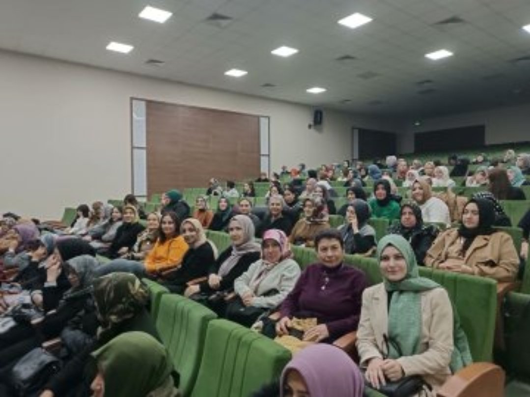25 Kasım Kadına Yönelik Şiddete Karşı Uluslararası Mücadele günü kapsamında <a href="/afsurektorluk/">Afyonkarahisar Sağlık Bilimleri Üniversitesi</a> düzenlenen "Bağımlılık ve Şiddet" konulu panele  katıldık.
<a href="/kubrayigitbasi/">Doç. Dr. Kübra Güran Yiğitbaşı</a> 
<a href="/AfyonValiligi/">T.C. Afyonkarahisar Valiliği</a> 
<a href="/afyonashim/">Afyonkarahisar Aile ve Sosyal Hizmetler İl Müd.</a> 
<a href="/yesilay_afyon/">Yeşilay Afyonkarahisar Şubesi</a>