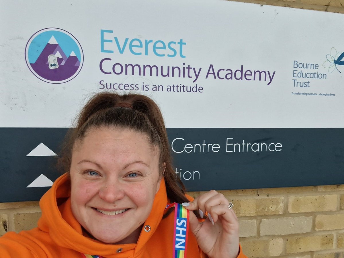A chilly start for Kat this morning in Basingstoke but what a fantastic #NHScareers myth buster session with years 7-10 at Everest Community Academy, Basingstoke! This session empowers students to see what great roles are here in the NHS and to make active plans for the future.