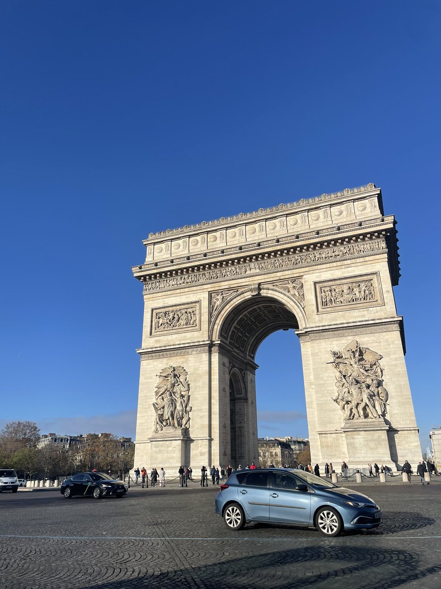 Wist je dat als je 25 jaar of jonger bent, je gratis de Arc de Triomphe in Parijs kunt beklimmen voor een geweldig uitzicht over de stad?

#reistijd #parijs #paris #arcdetriomphe 🇫🇷