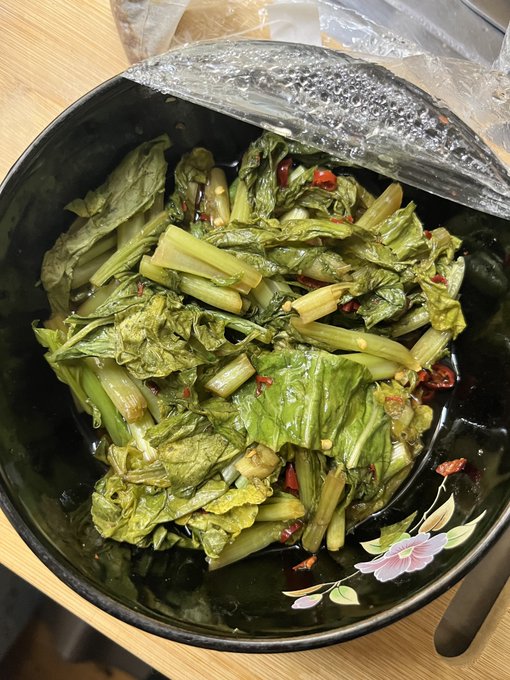 好物の蕪のおひたしを大量に作った。お茶請けにも合う。
思ったけど鷹の爪よりからしが合うかも。 