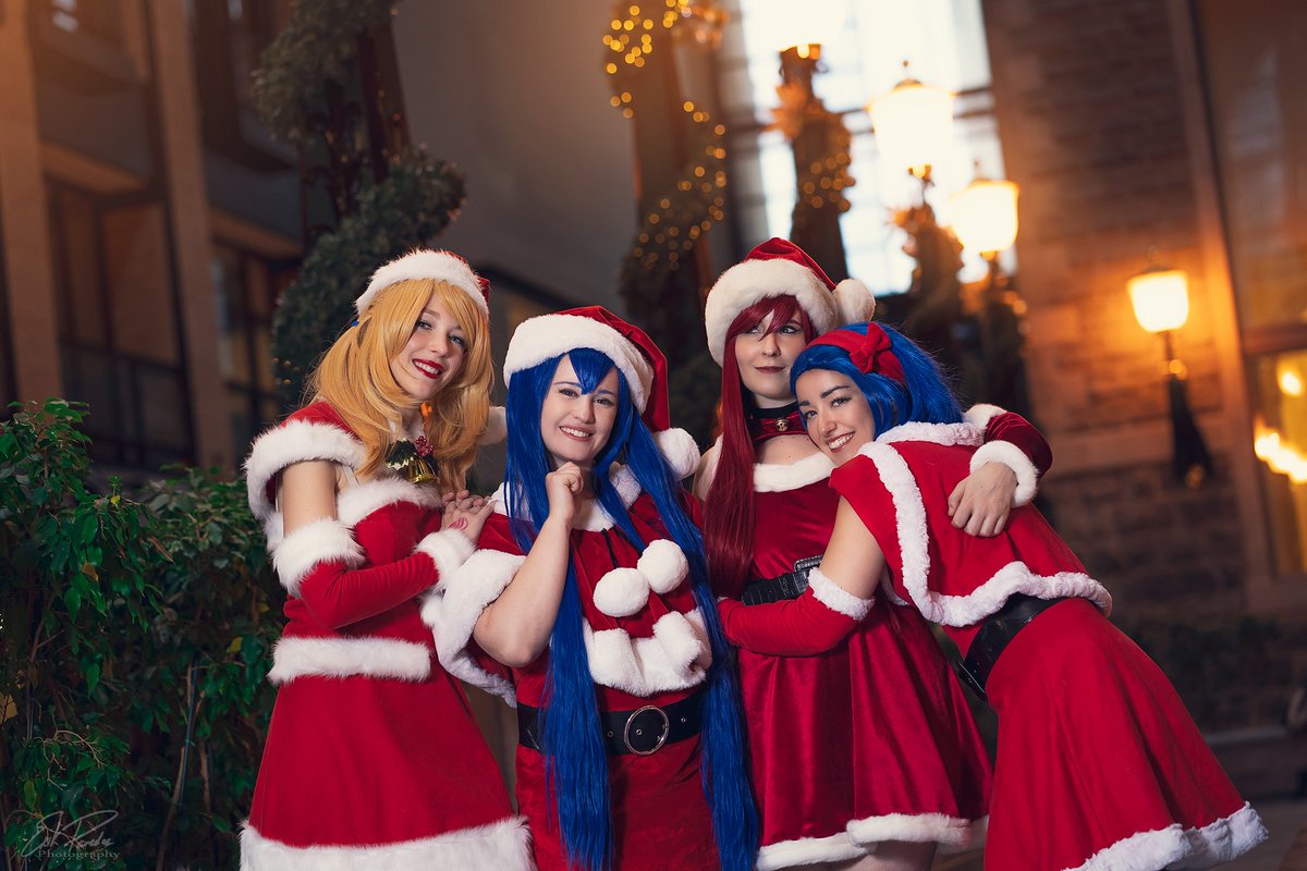 ValkyDesigns's tweet photo. We're almost in December! I really hope I'll have some time to make some Christmas cookies 🙏 I miss gingerbread cookies so bad!!

@SheyaChan Lucy
chatly_cosplay (IG) Wendy
@Emykitteh Levy
📷 by @paredeserik

#erzascarlet #fairytail https://t.co/NgvnzHRHmA