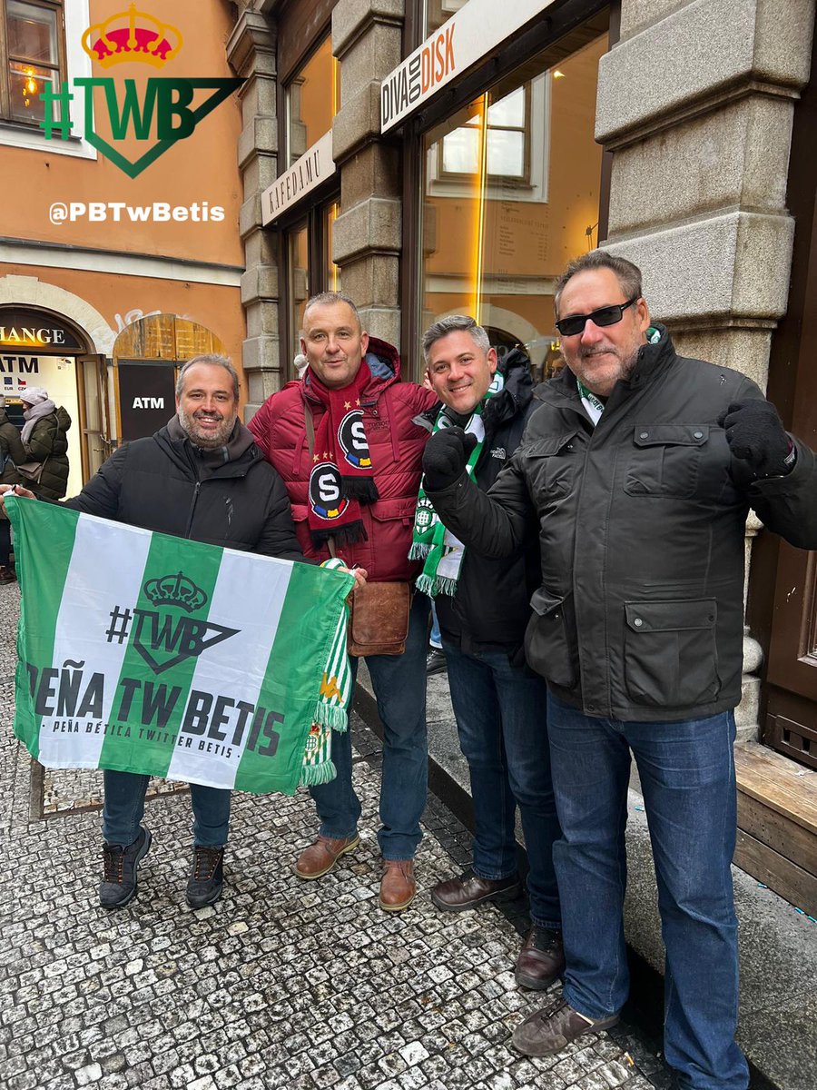 PBTwBetis's tweet photo. 💚Nuestra peña se hace cada vez más numerosa en las calles de Praga.

@RealBetis | @PBTwBetis

#PeñaTwBetisOnTour https://t.co/J4RXLkCBXF