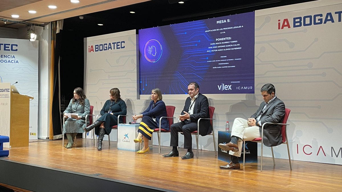 abogatec's tweet photo. #iAbogatec comienza la #mesa5 con una visión práctica para la abogacía https://t.co/dBjhcZXfPa